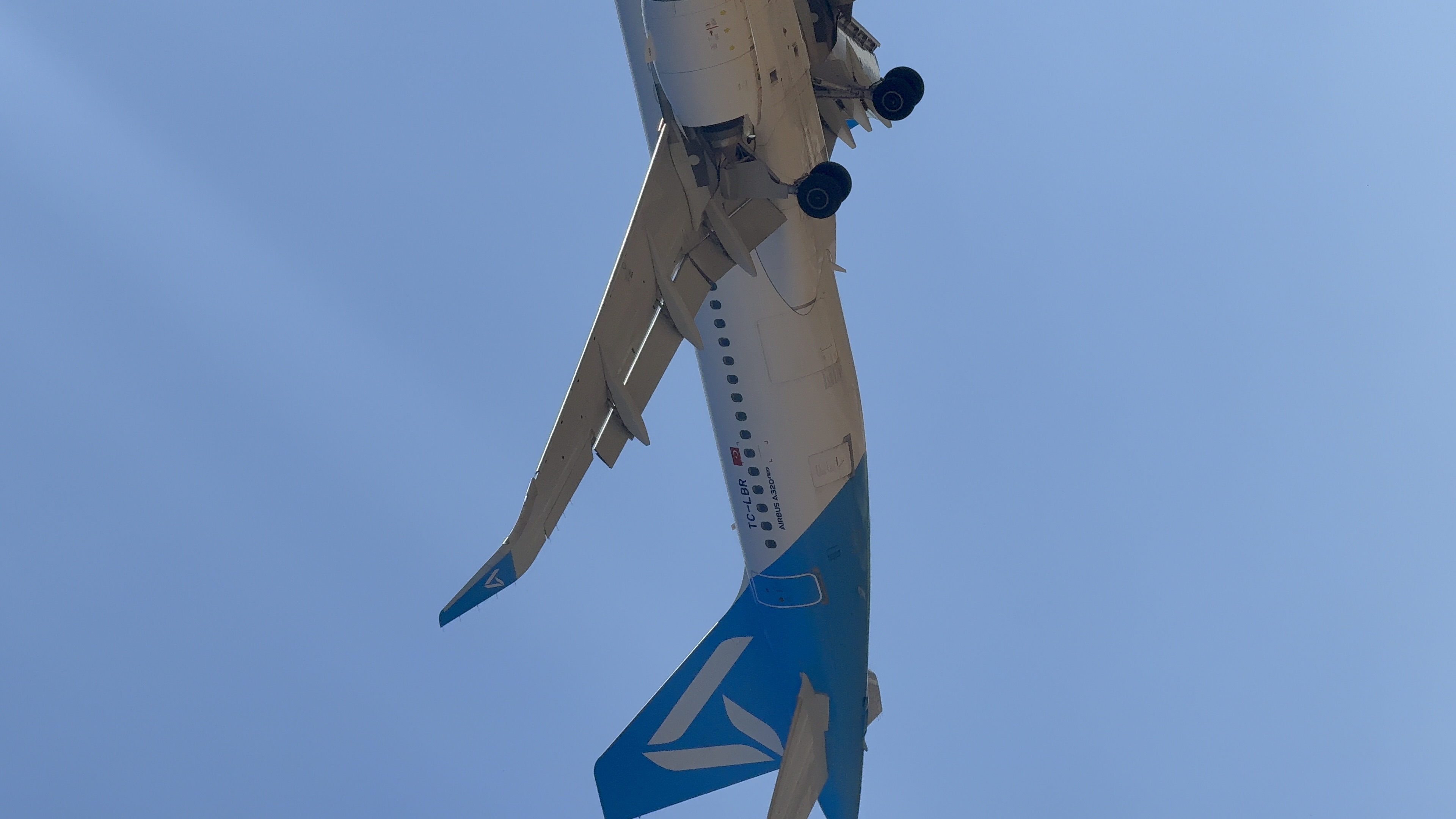 Landing AJET